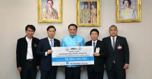 4 กลุ่มบริษัทเอกชนรวมพลังคนไทยมอบกรมธรรม์ประกันเชื้อไวรัสโคโรนา 2019 (โควิด-19) แก่กระทรวงสาธารณสุขเพื่อส่งต่อให้แพทย์พยาบาลและบุคลากรทางการแพทย์กว่า 50,000 คน
