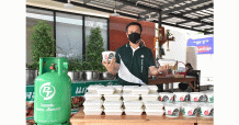 PT LPG กับ PT ส่งต่อความห่วงใย แจกข้าวกล่องฟรีให้ แท็กซี่ ที่สถานีบริการ LPG
