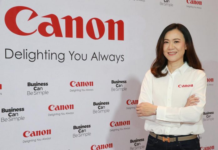 นางสาวเนตรนรินทร์ จันทร์จรัสสุฃ ผู้อำนวยการกลุ่มผลิตภัณฑ์พรินเตอร์ 02
