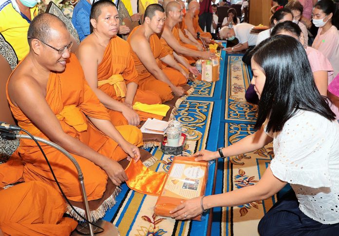ไทยประกันชีวิตร่วมพิธีทอดผ้าจุลกฐินสามัคคี รีไซเคิล