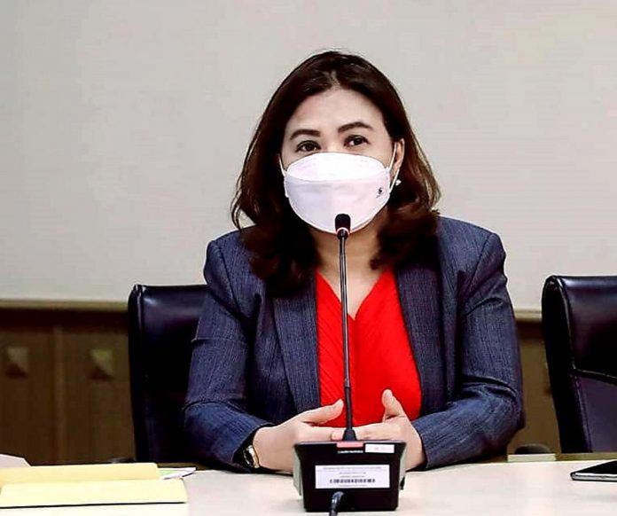 นางดรุณวรรณ ชาญพิพัฒนชัย