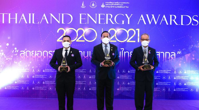 EA_3 ผู้บริหาร กลุ่ม EA รับรางวัลด้านพลังงาน Thailand Energy Awards