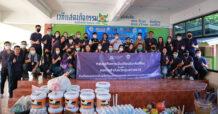 KKP กลุ่มธุรกิจการเงินเกียรตินาคินภัทร ร่วมกับจังหวัดอุบลราชธานีและหอการค้าจังหวัด นำจิตอาสาเข้าฟื้นฟูพื้นที่ชุมชนหลังน้ำลด และมอบอุปกรณ์การเรียนและกีฬา